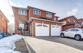 دو خانه بهم متصل – Etobicoke, تورنتو, انتاریو,  کانادا. C$1,938,000