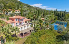 12غرفة ویلا  گراس, فرانسه. 4,500,000 €