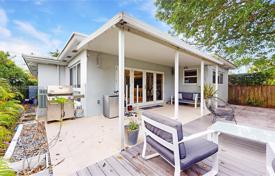 3غرفة خانه  211 متر مربع Surfside, ایالات متحده آمریکا. $1,700,000