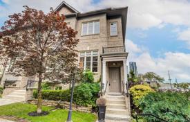  دو خانه بهم متصل – Etobicoke, تورنتو, انتاریو,  کانادا. C$1,157,000