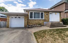 خانه  – Etobicoke, تورنتو, انتاریو,  کانادا. C$1,944,000