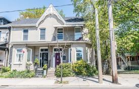  دو خانه بهم متصل – Queen Street East, تورنتو, انتاریو,  کانادا. C$1,223,000