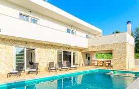 4غرفة خانه  167 متر مربع Svetvinčenat, کرواسی. 700,000 €