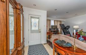 9غرفة خانه  York, کانادا. C$1,228,000