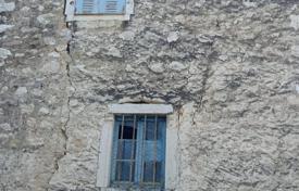 دو خانه بهم چسبیده – Agios Panteleimon, آتیکا, یونان. 272,000 €