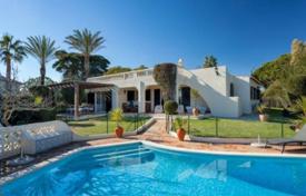 دو خانه بهم چسبیده – Loule, فارو (پرتغال), پرتغال. 3,900 € هفته ای