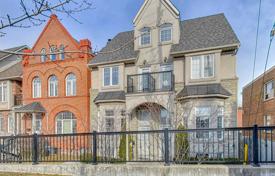 3غرفة  دو خانه بهم متصل Etobicoke, کانادا. C$1,355,000