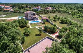 4غرفة خانه  294 متر مربع Svetvinčenat, کرواسی. 650,000 €