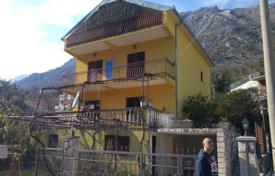 دو خانه بهم چسبیده – کوتور, مونته نگرو. 275,000 €