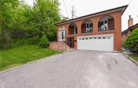 خانه  – Etobicoke, تورنتو, انتاریو,  کانادا. C$1,560,000