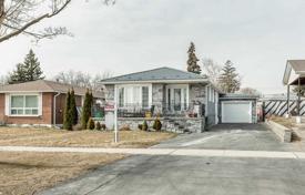 خانه  – Etobicoke, تورنتو, انتاریو,  کانادا. C$1,155,000