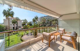 3غرفة آپارتمان  کروآزت, فرانسه. 2,490,000 €