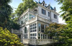 27غرفة ویلا  Luino, ایتالیا. 2,950,000 €