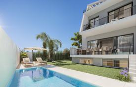 8غرفة  دو خانه بهم متصل 206 متر مربع Estepona, اسپانیا. $1,159,000