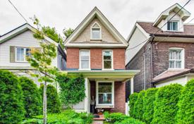 خانه  – Pape Avenue, تورنتو, انتاریو,  کانادا. C$1,449,000