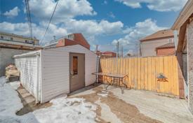 8غرفة خانه  York, کانادا. C$1,384,000
