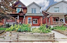 خانه  – East York, تورنتو, انتاریو,  کانادا. C$1,037,000