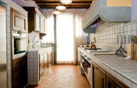 دو خانه بهم چسبیده – Greve in Chianti, توسکانی, ایتالیا. 10,000 € هفته ای