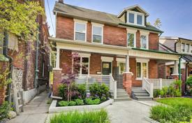 3غرفة  دو خانه بهم متصل East York, کانادا. C$1,254,000