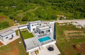 4غرفة خانه  186 متر مربع Svetvinčenat, کرواسی. 748,000 €