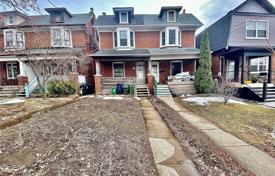  دو خانه بهم متصل – York, تورنتو, انتاریو,  کانادا. C$937,000