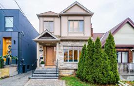 خانه  – East York, تورنتو, انتاریو,  کانادا. C$2,283,000