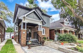 خانه  – East York, تورنتو, انتاریو,  کانادا. C$2,501,000