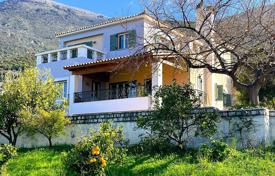 4غرفة خانه  280 متر مربع Kyparissia, یونان. 490,000 €