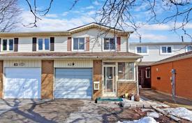  دو خانه بهم متصل – اسکاربرو، تورنتو, تورنتو, انتاریو,  کانادا. C$1,104,000