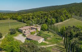 17غرفة کاخ  2450 متر مربع Montalcino, ایتالیا. Price on request