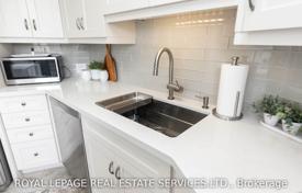 6غرفة آپارتمان  Etobicoke, کانادا. C$993,000