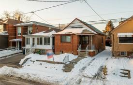 10غرفة خانه  York, کانادا. C$1,558,000