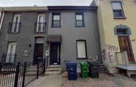  دو خانه بهم متصل – Queen Street East, تورنتو, انتاریو,  کانادا. C$1,603,000