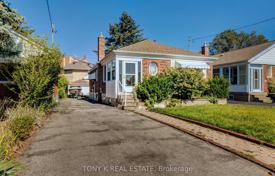 8غرفة خانه  East York, کانادا. C$1,548,000