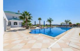 10غرفة دو خانه بهم چسبیده 1167 متر مربع Pyrgos, قبرس. 6,000,000 €