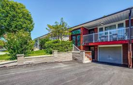  دو خانه بهم متصل – نورث یورک, تورنتو, انتاریو,  کانادا. C$1,148,000