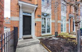  دو خانه بهم متصل – Pape Avenue, تورنتو, انتاریو,  کانادا. C$1,141,000