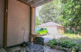 9غرفة خانه  York, کانادا. C$1,152,000
