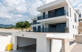 6غرفة خانه  340 متر مربع Crikvenica, کرواسی. 1,399,000 €