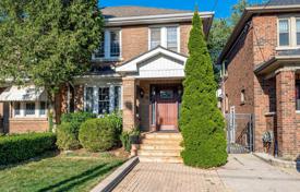  دو خانه بهم متصل – East York, تورنتو, انتاریو,  کانادا. C$1,150,000