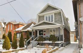 خانه  – East York, تورنتو, انتاریو,  کانادا. C$1,128,000