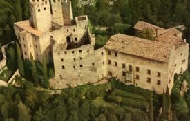 قلعه  – Garda, ونتو, ایتالیا. 5,000,000 €