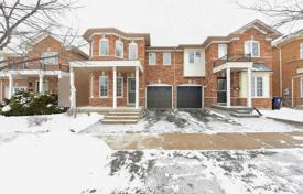  دو خانه بهم متصل – نورث یورک, تورنتو, انتاریو,  کانادا. C$1,400,000