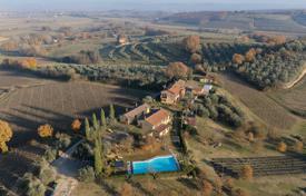 15غرفة کاخ  1049 متر مربع Montepulciano, ایتالیا. 980,000 €
