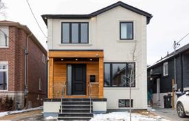 خانه  – East York, تورنتو, انتاریو,  کانادا. C$2,042,000