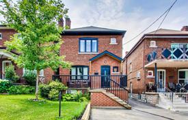 خانه  – York, تورنتو, انتاریو,  کانادا. C$1,121,000