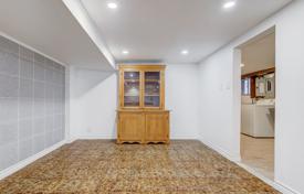 6غرفة خانه  York, کانادا. C$1,170,000