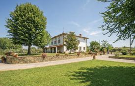 10غرفة کاخ  534 متر مربع Arezzo, ایتالیا. 670,000 €