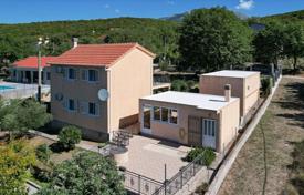 4غرفة خانه  169 متر مربع Kovači, مونته نگرو. 380,000 €
