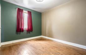 8غرفة خانه  Etobicoke, کانادا. C$1,207,000
